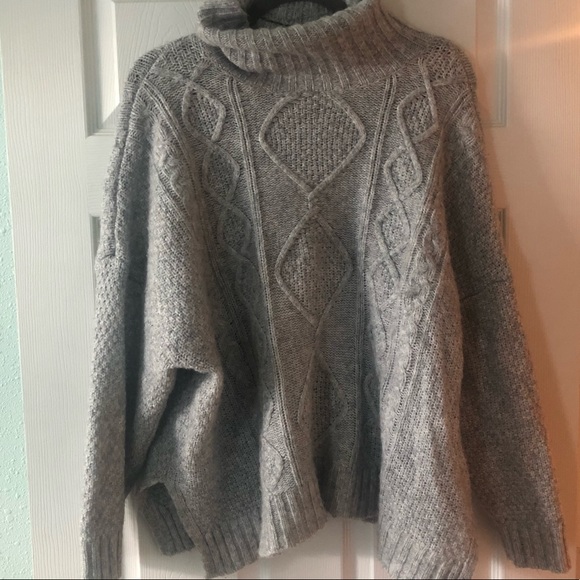 American Eagle | Oversized Turtleneck Sweater - Picture 2 of 5